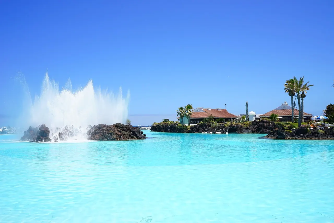 Zeewaterbaden van Lago Martiánez aan de kust van Puerto de la Cruz