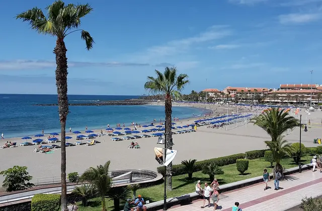 Playa de Las Vistas en de boulevard tussen Los Cristianos en Playa de las Américas